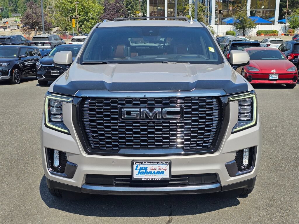 Used 2023 GMC Yukon XL Denali Ultimate AWD/4WD image 2