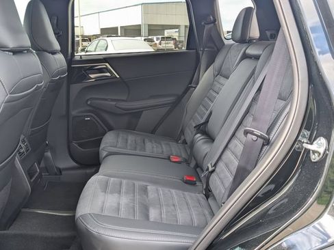 New 2026 Mitsubishi Outlander SE FWD image 24