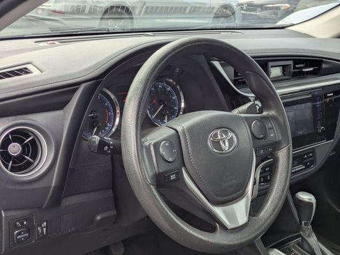Used 2017 Toyota Corolla LE image 4