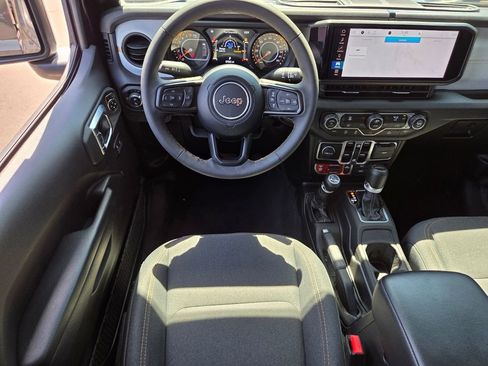 Used 2024 Jeep Gladiator Sport AWD/4WD image 11