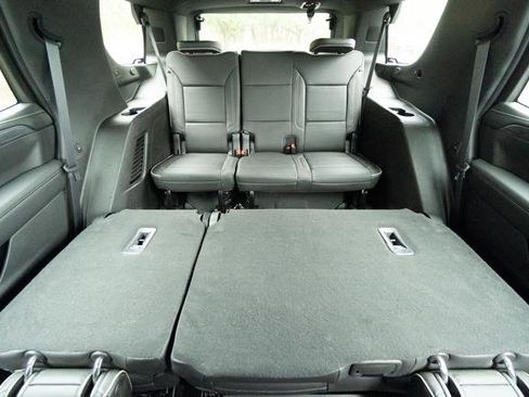 Used 2023 GMC Yukon SLT w/ SLT Luxury Package image 32