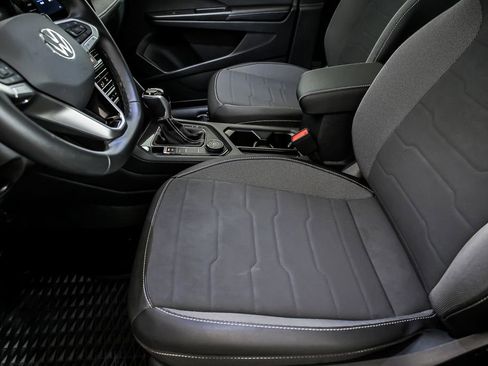 Used 2025 Volkswagen Taos SE image 12