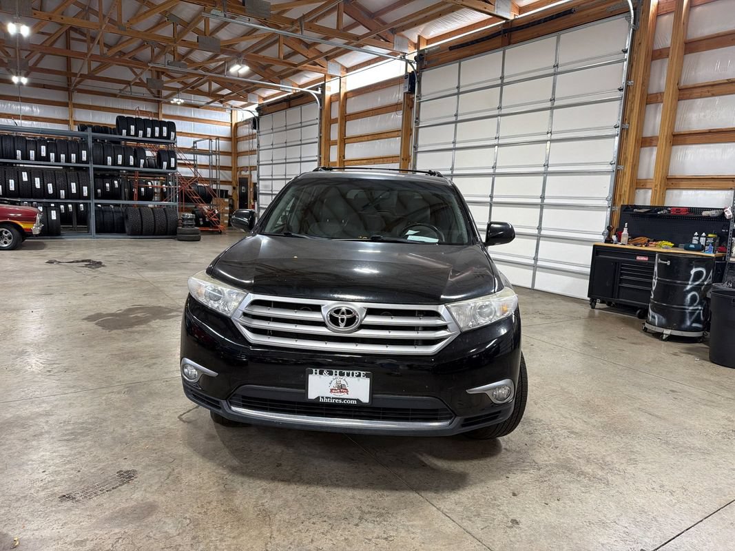 Used 2011 Toyota Highlander Limited w/ Tow Pkg AWD/4WD image 5