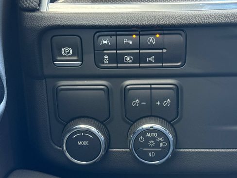 Used 2025 Chevrolet Suburban RST RWD image 42