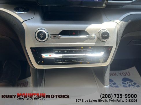 Used 2022 Ford Explorer XLT w/ Equipment Group 202A AWD/4WD image 12