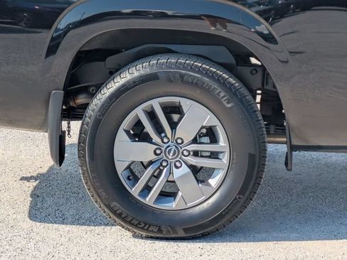 Used 2025 Nissan Frontier SV RWD image 11