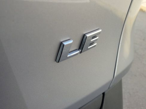 Used 2021 Toyota RAV4 LE image 6