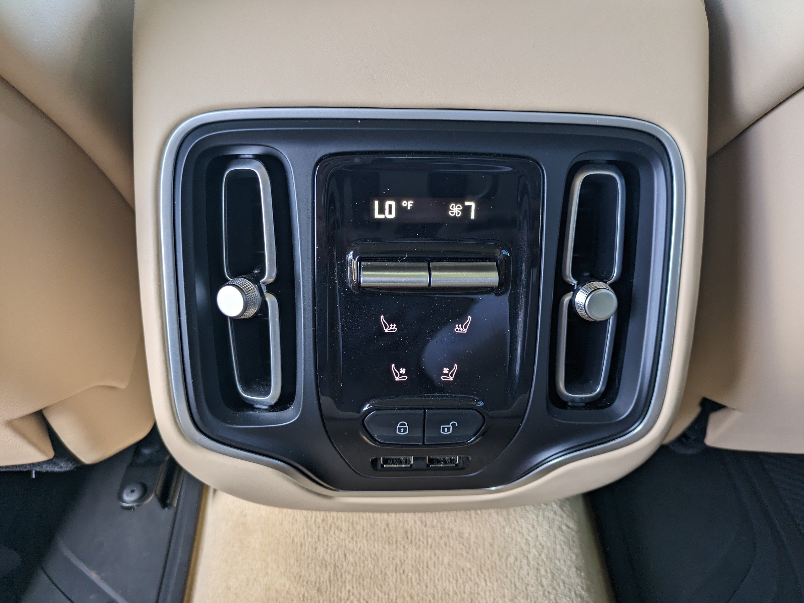 Used 2024 Aston Martin DBX AWD/4WD image 16