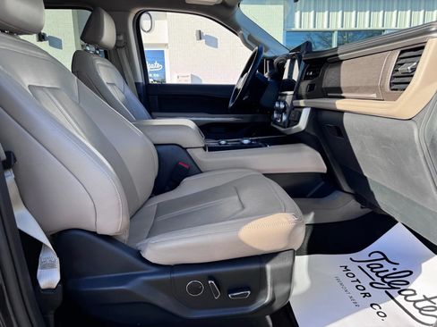 Used 2024 Ford Expedition Limited AWD/4WD image 13