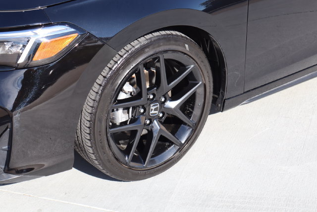 Used 2025 Honda Civic Sport image 3