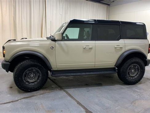 Certified 2025 Ford Bronco Outer Banks w/ Sasquatch Package image 6