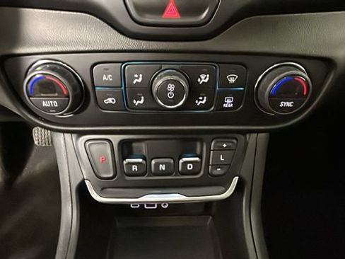 Used 2020 GMC Terrain SLT w/ Preferred Package AWD/4WD image 22