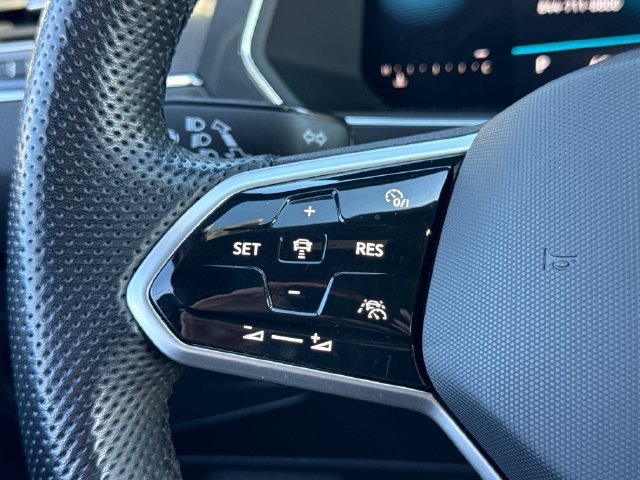 Certified 2023 Volkswagen Tiguan SE R-Line AWD/4WD image 34