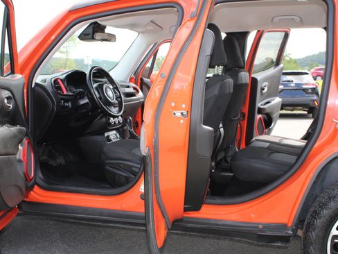 Used 2015 Jeep Renegade Trailhawk AWD/4WD image 16