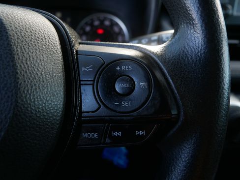 Used 2019 Toyota RAV4 LE image 25