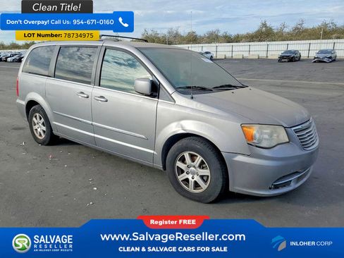 Used 2013 Chrysler Town & Country Touring image 5