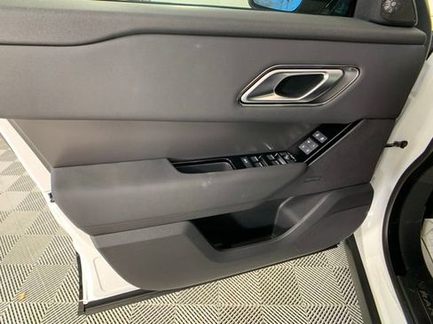 Certified 2025 Land Rover Range Rover Velar Dynamic SE image 10