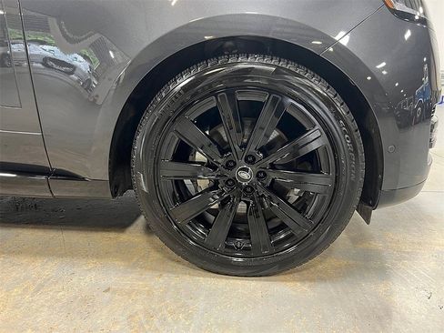 Used 2023 Land Rover Range Rover SE image 16