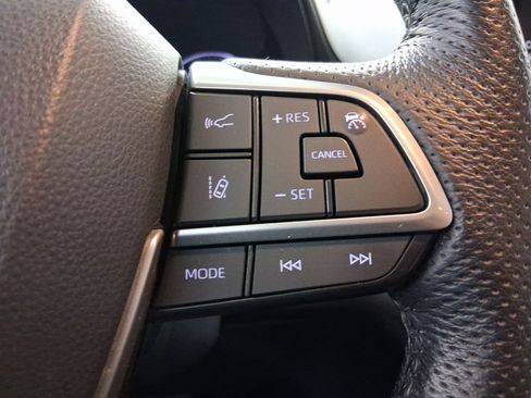 Used 2021 Toyota Sienna Limited image 21