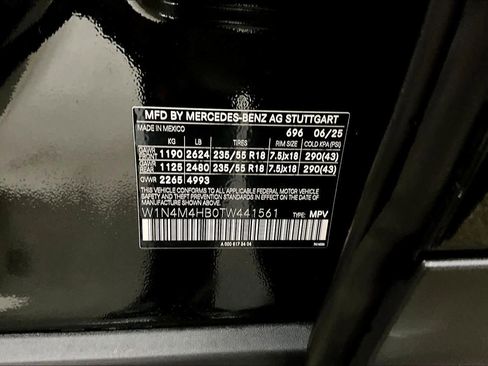 Used 2026 Mercedes-Benz GLB 250 4MATIC image 34