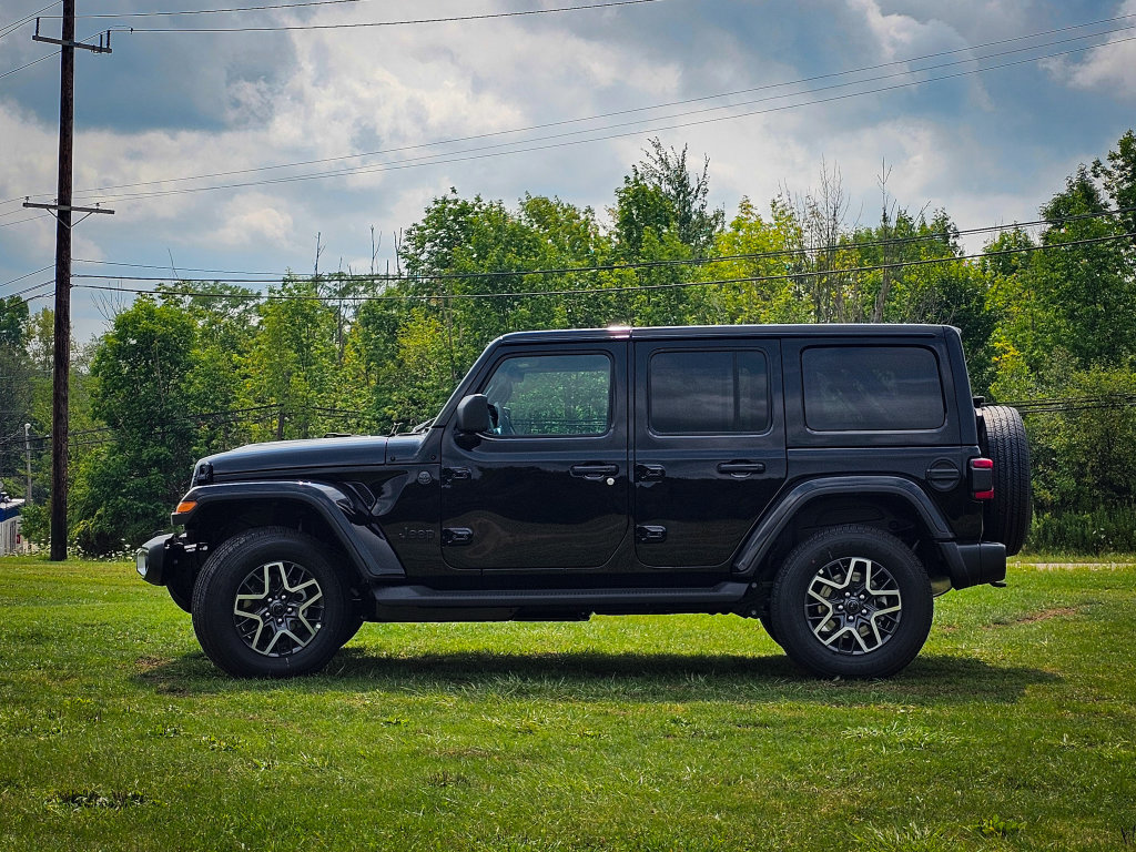 New 2026 Jeep Wrangler Unlimited Sahara AWD/4WD image 6