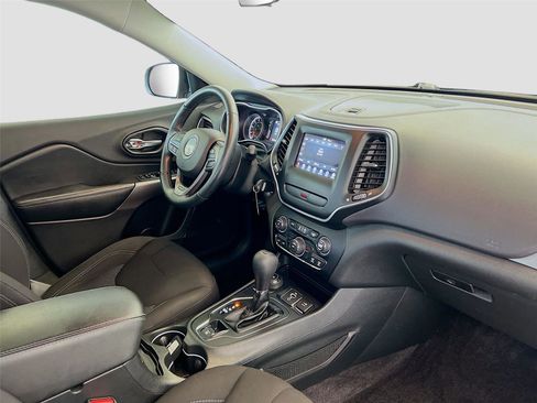 Used 2019 Jeep Cherokee Latitude w/ Cold Weather Group AWD/4WD image 26
