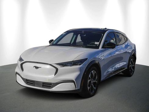 Used 2022 Ford Mustang Mach-E Premium image 3