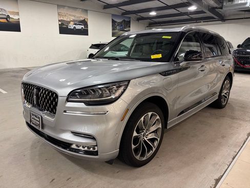 Used 2021 Lincoln Aviator Grand Touring w/ Elements Package Plus AWD/4WD image 2