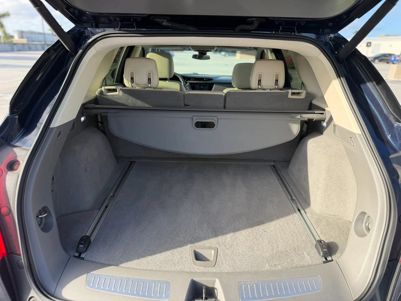 Used 2017 Cadillac XT5 Luxury w/ Driver Awareness Package FWD image 30