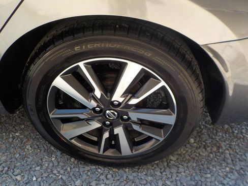 Used 2021 Nissan Versa SV image 32