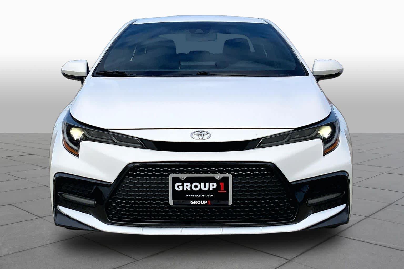 Used 2021 Toyota Corolla SE FWD image 3