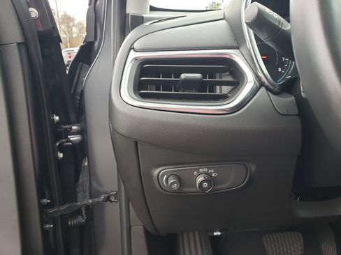 Used 2022 Chevrolet Equinox LT w/ Driver Convenience Package image 14