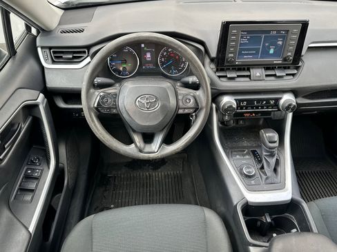 Used 2022 Toyota RAV4 LE image 16