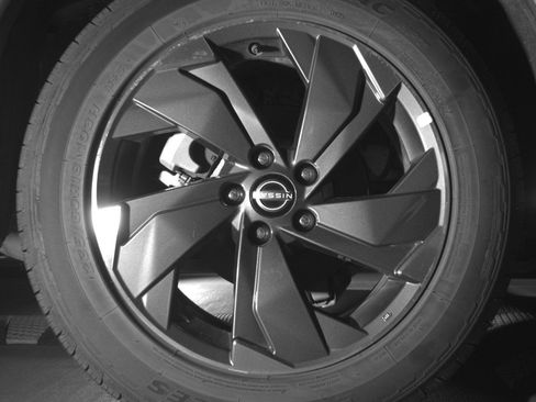 Used 2025 Nissan Rogue SV FWD image 15