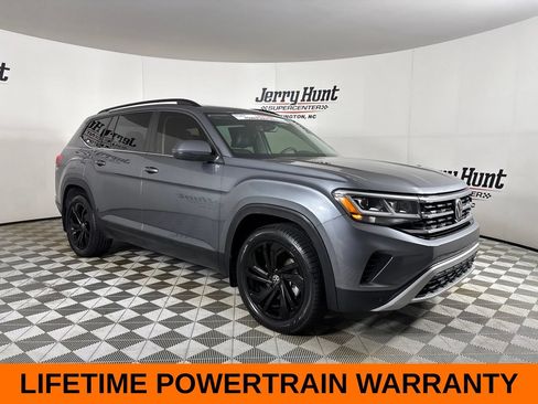Used 2023 Volkswagen Atlas SE w/ Panoramic Sunroof Package FWD image 4