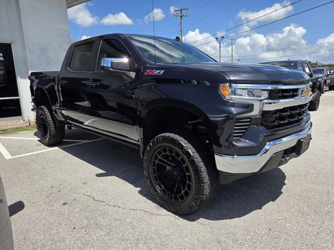 Used 2024 Chevrolet Silverado 1500 LT AWD/4WD image 6