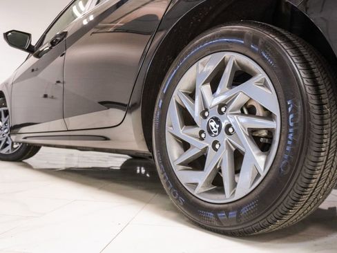 Used 2024 Hyundai Elantra SEL image 34