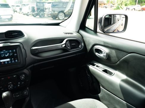 Used 2019 Jeep Renegade Altitude w/ Quick Order Package 2XM FWD image 10