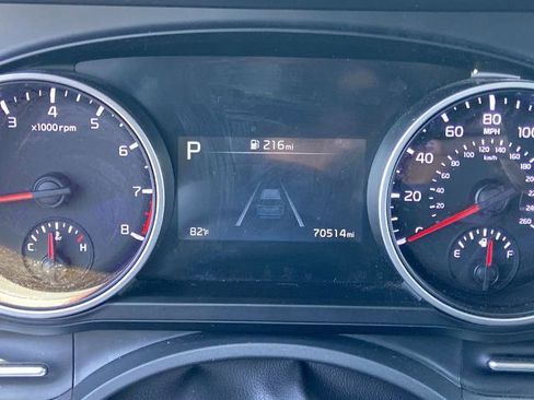 Used 2023 Kia Carnival LX FWD image 7