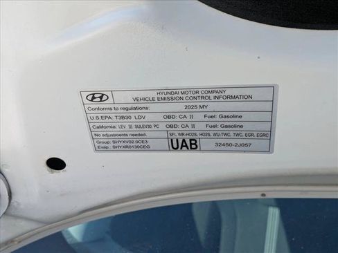 Used 2025 Hyundai Elantra SE FWD image 24