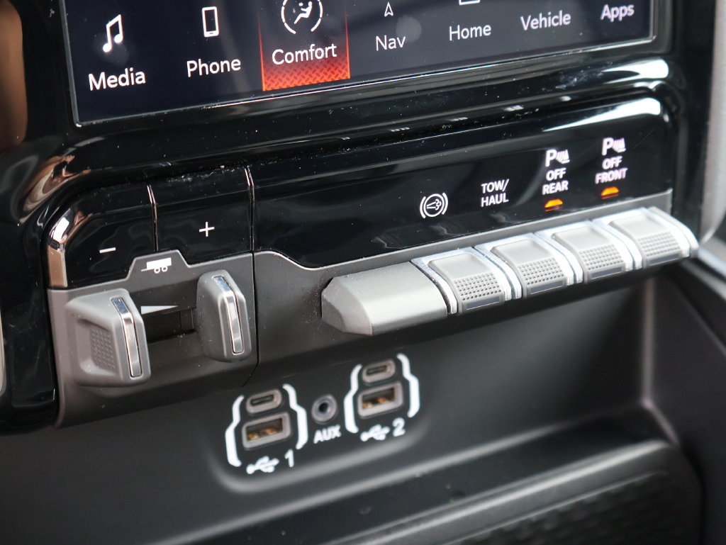 Used 2024 RAM 2500 Laramie w/ Night Edition AWD/4WD image 38