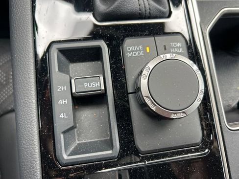 Used 2025 Toyota Tundra Limited image 23