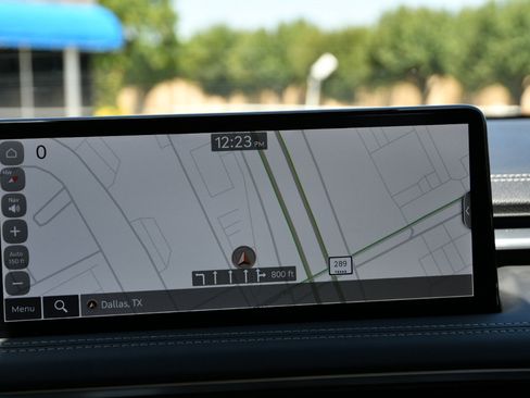 Used 2025 Genesis G70 2.5T image 11