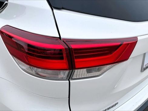Used 2018 Toyota Highlander XLE FWD image 29