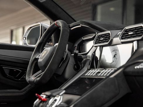 Used 2024 Lamborghini Urus Performante AWD/4WD image 60