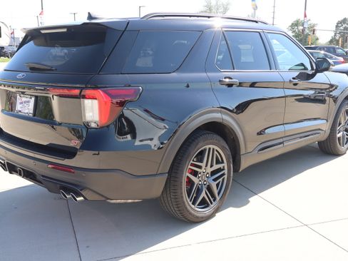 Used 2025 Ford Explorer ST AWD/4WD image 6