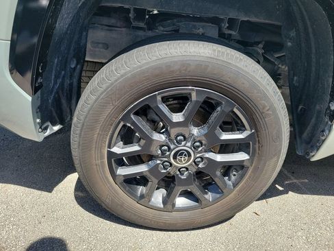 Used 2024 Toyota Tundra Platinum AWD/4WD image 8