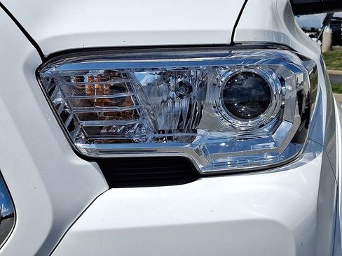 Used 2023 Toyota Tacoma SR5 AWD/4WD image 29