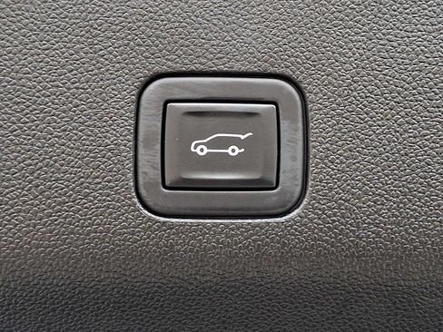 Used 2023 Chevrolet Tahoe Premier AWD/4WD image 29