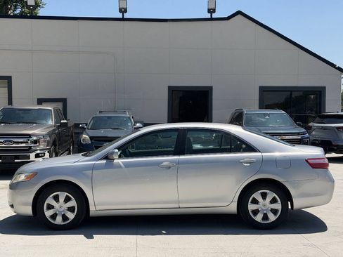 Used 2009 Toyota Camry LE FWD image 4